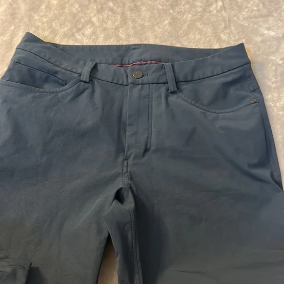 Lululemon men’s commission pants in dark blue - Picture 2 of 5